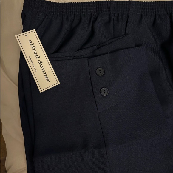 Pants capris and a color is navy.Good material and have pockets in both sides. - Picture 2 of 3